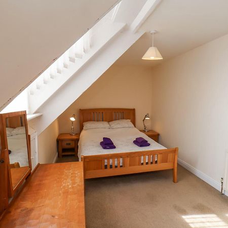 Mayfield Manor Уитби Экстерьер фото