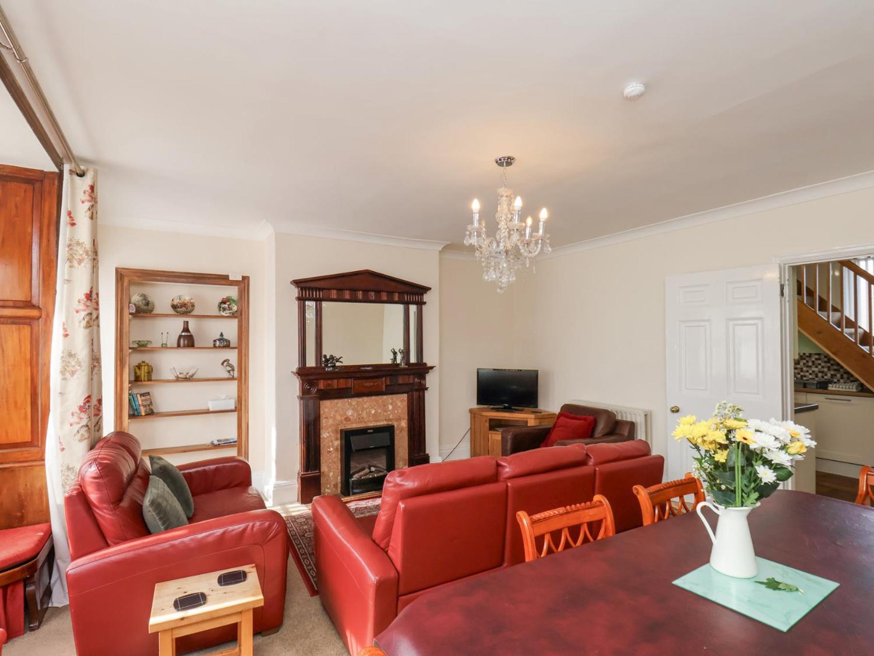 Mayfield Manor Уитби Экстерьер фото